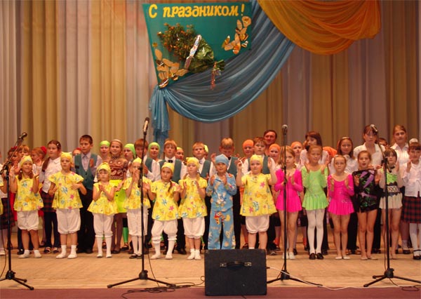 Финальный выход юных артистов